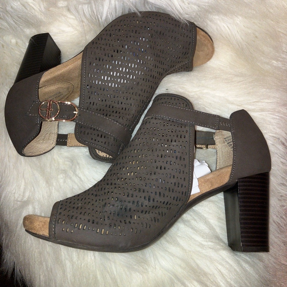 Giani Bernini Jaccee Memory-Foam Perforated Shooties Comfort Sandals - Picture 5 of 10